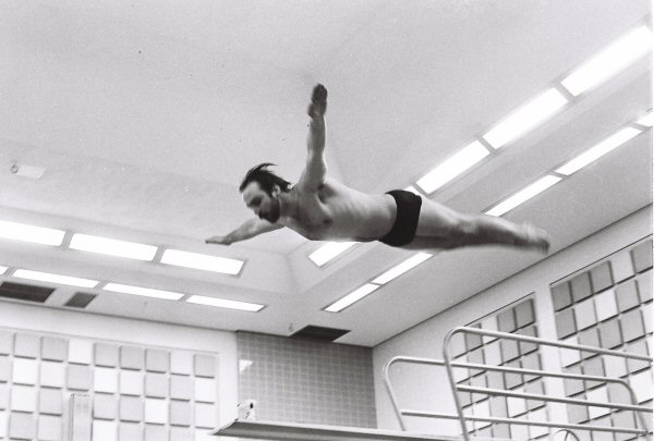 2026-04-01-Diver-18-Look out below.jpg